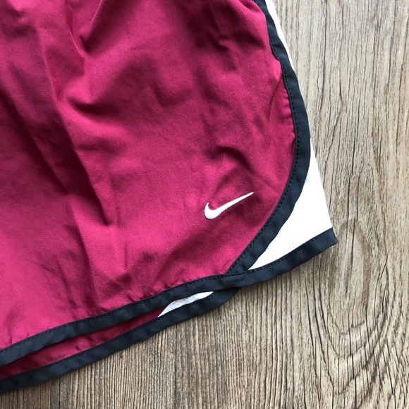 Girls’ Nike Tempo Shorts 3” - Picture 2 of 4